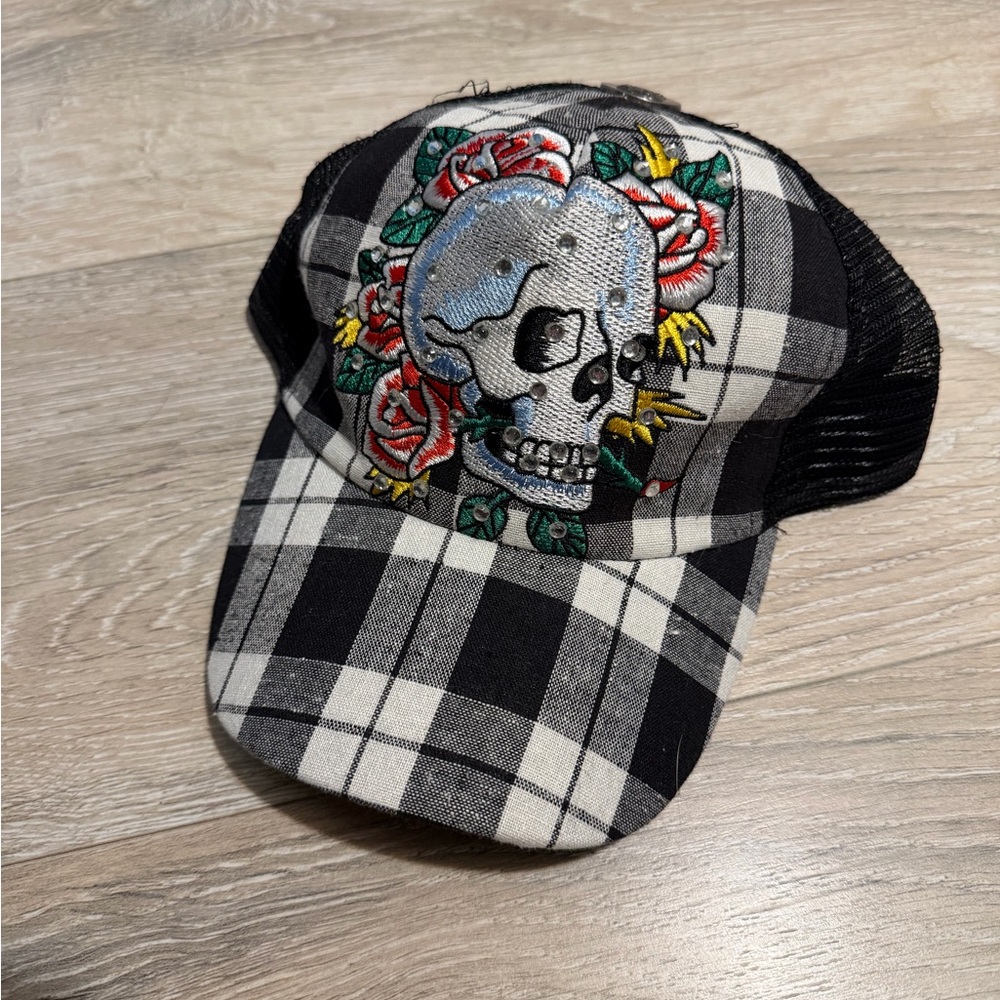 Black and White Skull‎ Embroidered Cap